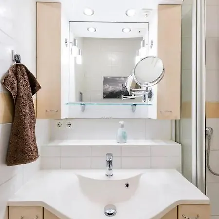 Next To Citycenter River And Park U3 Subway 100m 7 Minutes To Citycenter *